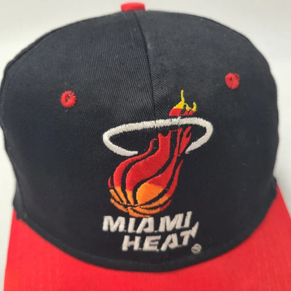 Vintage Youth Miami Heat Hat Snapback UII Black Red NBA Basketball 90s Logo Boys